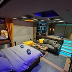 Smart Luxury Penthouse - Private Sauna, Hot-tub, Cinema At The Location In * Skopje
