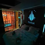 Lägenhet Smart Luxury Penthouse - Private Sauna, Hot-tub, Cinema At The Location In Skopje