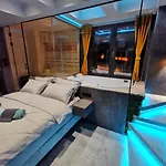 Lägenhet Smart Luxury Penthouse - Private Sauna, Hot-tub, Cinema At The Location In *