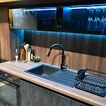 Smart Luxury Penthouse - Private Sauna, Hot-tub, Cinema At The Location In Lägenhet
