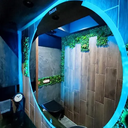 Smart Luxury Penthouse - Private Sauna, Hot-tub, Cinema At The Location In Appartamento *