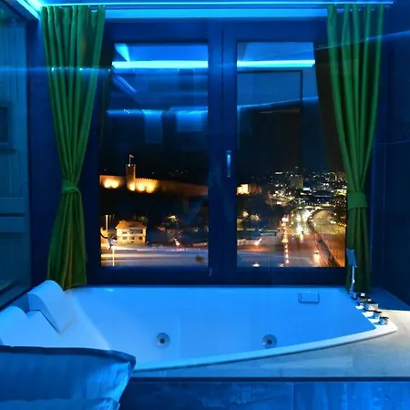 Smart Luxury Penthouse - Private Sauna, Hot-tub, Cinema At The Location In