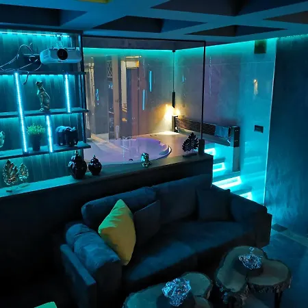 Smart Luxury Penthouse - Private Sauna, Hot-tub, Cinema At The Location In