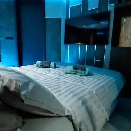 Smart Luxury Penthouse - Private Sauna, Hot-tub, Cinema At The Location In * Skopje