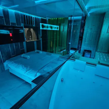 Smart Luxury Penthouse - Private Sauna, Hot-tub, Cinema At The Location In Apartment *