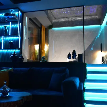Smart Luxury Penthouse - Private Sauna, Hot-tub, Cinema At The Location In Appartamento Skopje