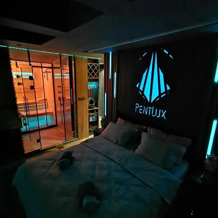 Lägenhet Smart Luxury Penthouse - Private Sauna, Hot-tub, Cinema At The Location In Skopje