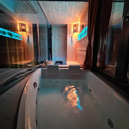 Smart Luxury Penthouse - Private Sauna, Hot-tub, Cinema At The Location In Appartamento Skopje