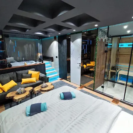 Smart Luxury Penthouse - Private Sauna, Hot-tub, Cinema At The Location In