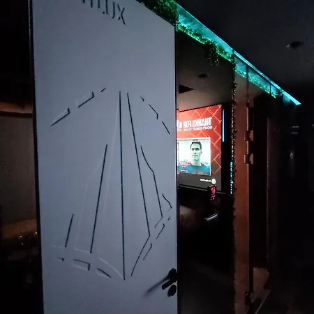 Smart Luxury Penthouse - Private Sauna, Hot-tub, Cinema At The Location In Appartement