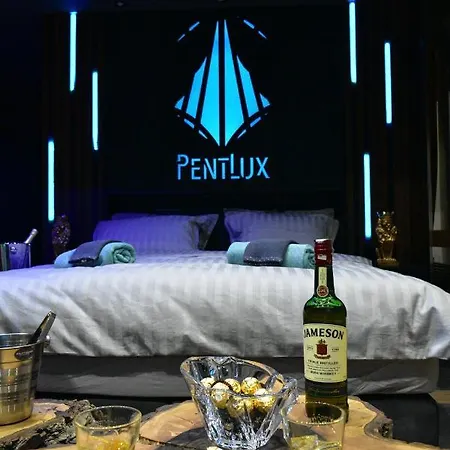 Smart Luxury Penthouse - Private Sauna, Hot-tub, Cinema At The Location In Lägenhet Skopje