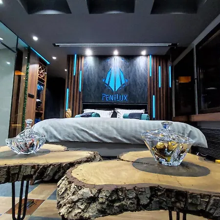 Appartamento Smart Luxury Penthouse - Private Sauna, Hot-tub, Cinema At The Location In *