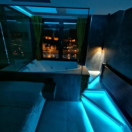 Smart Luxury Penthouse - Private Sauna, Hot-tub, Cinema At The Location In Skopje