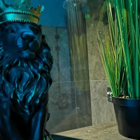 Smart Luxury Penthouse - Private Sauna, Hot-tub, Cinema At The Location In Appartement