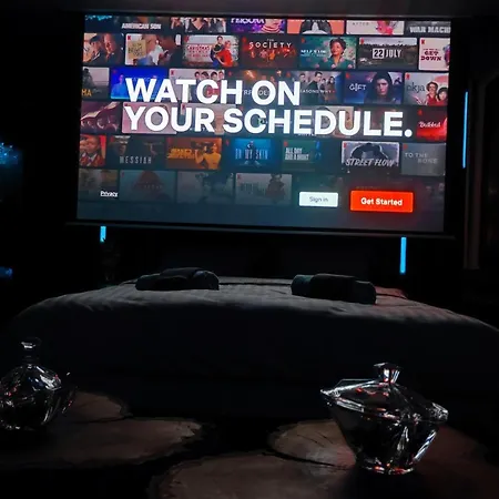 Smart Luxury Penthouse - Private Sauna, Hot-tub, Cinema At The Location In Appartement Skopje