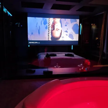 Appartamento Smart Luxury Penthouse - Private Sauna, Hot-tub, Cinema At The Location In