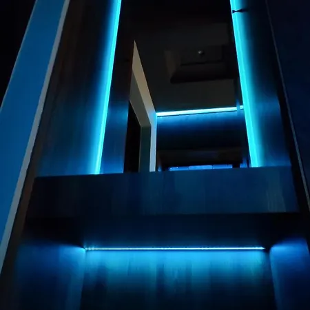 Smart Luxury Penthouse - Private Sauna, Hot-tub, Cinema At The Location In Lägenhet *