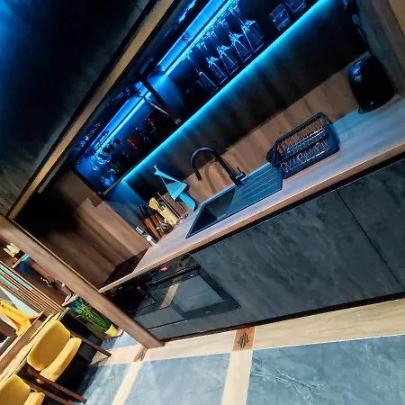 Smart Luxury Penthouse - Private Sauna, Hot-tub, Cinema At The Location In