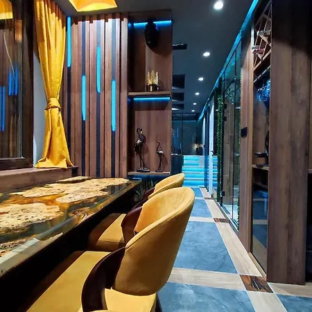 Smart Luxury Penthouse - Private Sauna, Hot-tub, Cinema At The Location In Appartamento Skopje