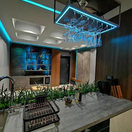Smart Luxury Penthouse - Private Sauna, Hot-tub, Cinema At The Location In Appartamento Skopje