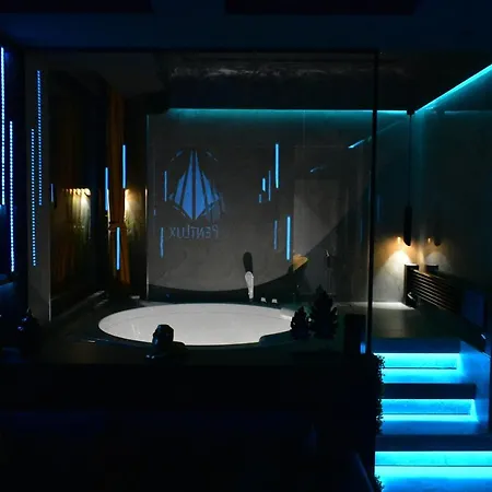 Lägenhet Smart Luxury Penthouse - Private Sauna, Hot-tub, Cinema At The Location In *