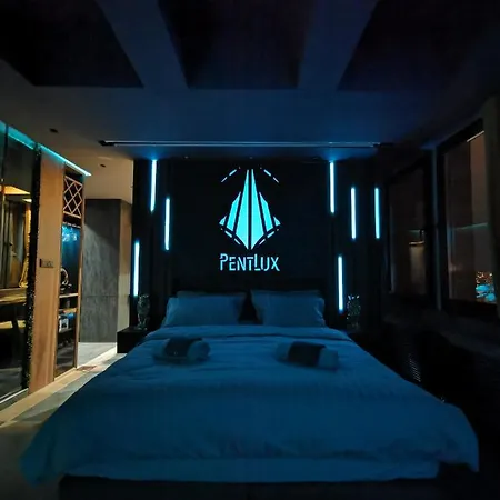 Lägenhet Smart Luxury Penthouse - Private Sauna, Hot-tub, Cinema At The Location In Skopje