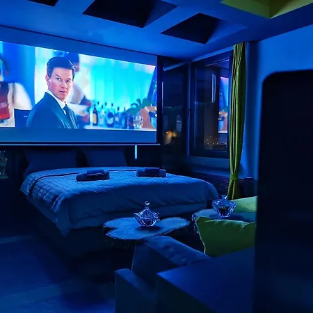 Smart Luxury Penthouse - Private Sauna, Hot-tub, Cinema At The Location In Skopje