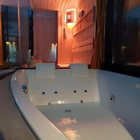 Smart Luxury Penthouse - Private Sauna, Hot-tub, Cinema At The Location In Appartement