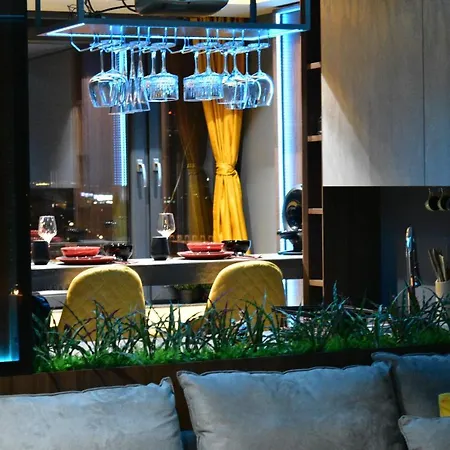 Smart Luxury Penthouse - Private Sauna, Hot-tub, Cinema At The Location In Üsküp