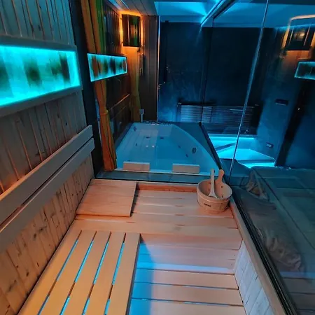 Appartamento Smart Luxury Penthouse - Private Sauna, Hot-tub, Cinema At The Location In