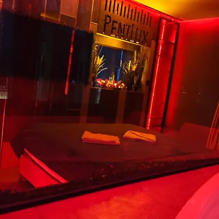 Smart Luxury Penthouse - Private Sauna, Hot-tub, Cinema At The Location In Appartamento Skopje