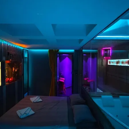 Lägenhet Smart Luxury Penthouse - Private Sauna, Hot-tub, Cinema At The Location In