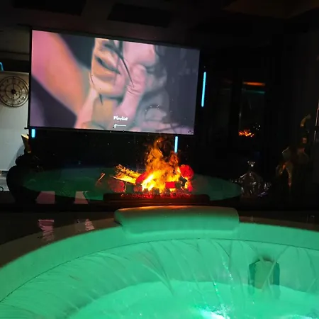 Smart Luxury Penthouse - Private Sauna, Hot-tub, Cinema At The Location In *