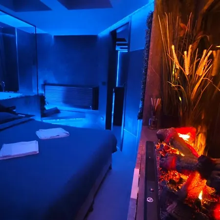 Smart Luxury Penthouse - Private Sauna, Hot-tub, Cinema At The Location In Lägenhet Skopje