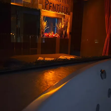 Smart Luxury Penthouse - Private Sauna, Hot-tub, Cinema At The Location In