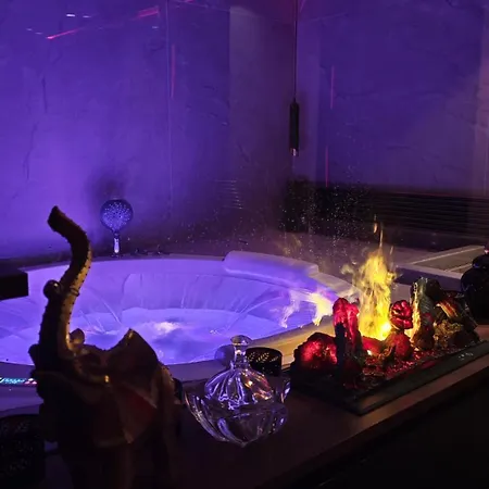 Smart Luxury Penthouse - Private Sauna, Hot-tub, Cinema At The Location In Lägenhet *
