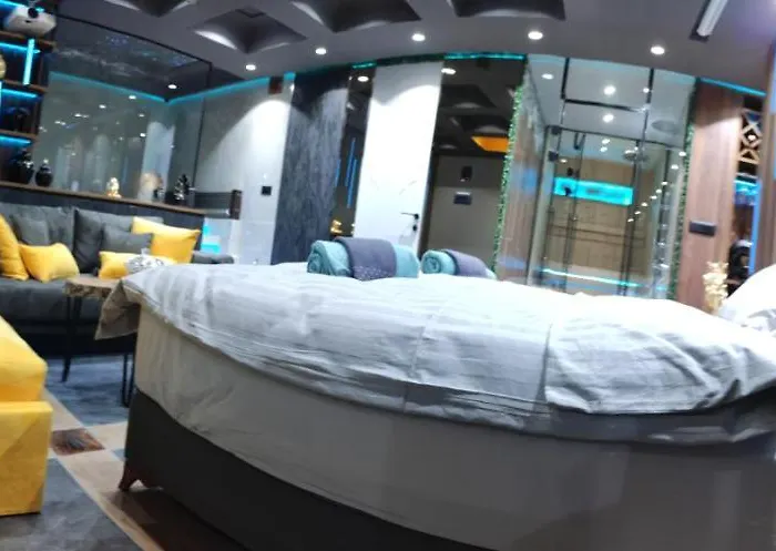 Smart Luxury Penthouse - Private Sauna, Hot-tub, Cinema At The Location In Appartement Skopje