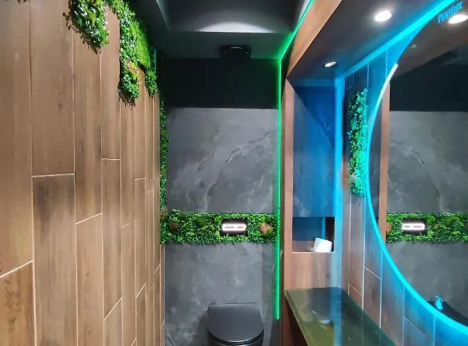 Smart Luxury Penthouse - Private Sauna, Hot-tub, Cinema At The Location In Appartement