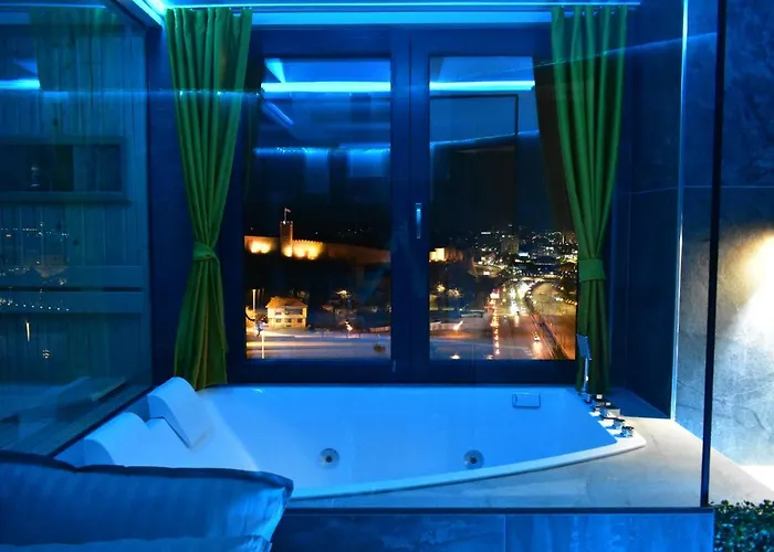 Smart Luxury Penthouse - Private Sauna, Hot-tub, Cinema At The Location In