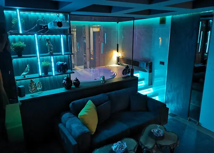 Smart Luxury Penthouse - Private Sauna, Hot-tub, Cinema At The Location In