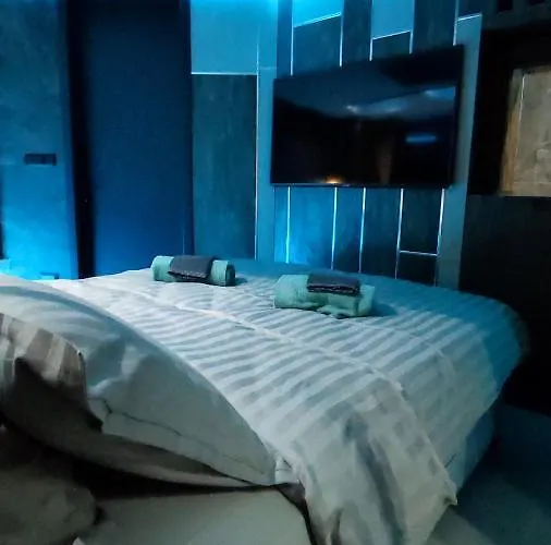 Smart Luxury Penthouse - Private Sauna, Hot-tub, Cinema At The Location In * Skopje