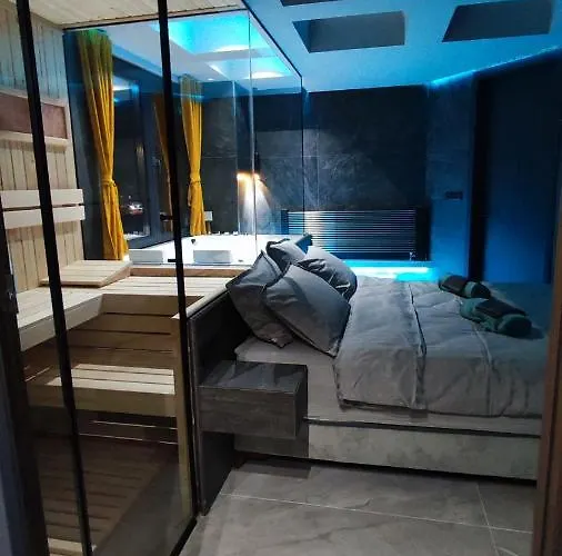 Smart Luxury Penthouse - Private Sauna, Hot-tub, Cinema At The Location In *