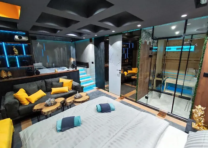 Smart Luxury Penthouse - Private Sauna, Hot-tub, Cinema At The Location In