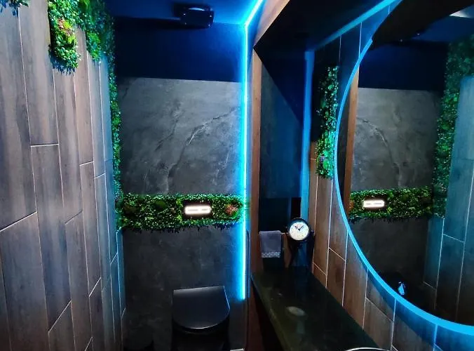 Smart Luxury Penthouse - Private Sauna, Hot-tub, Cinema At The Location In