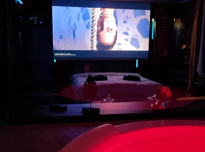 Apartment Smart Luxury Penthouse - Private Sauna, Hot-tub, Cinema At The Location In