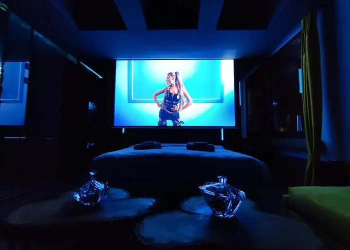 Appartement Smart Luxury Penthouse - Private Sauna, Hot-tub, Cinema At The Location In