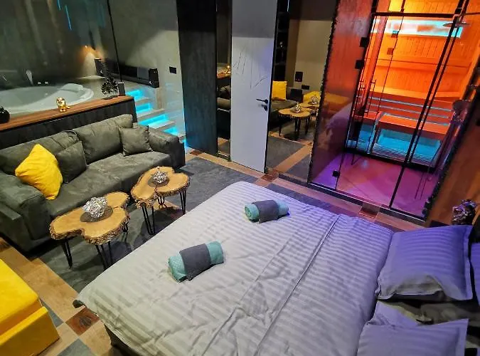 Apartment Smart Luxury Penthouse - Private Sauna, Hot-tub, Cinema At The Location In *