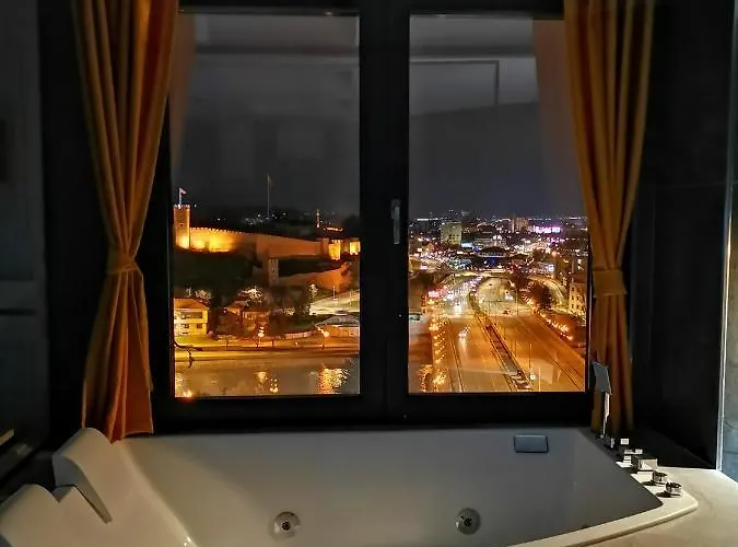 Smart Luxury Penthouse - Private Sauna, Hot-tub, Cinema At The Location In