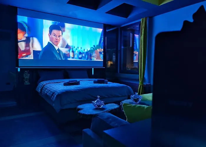 Smart Luxury Penthouse - Private Sauna, Hot-tub, Cinema At The Location In Skopje