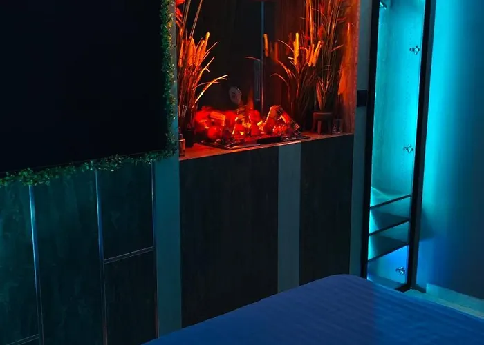 Smart Luxury Penthouse - Private Sauna, Hot-tub, Cinema At The Location In